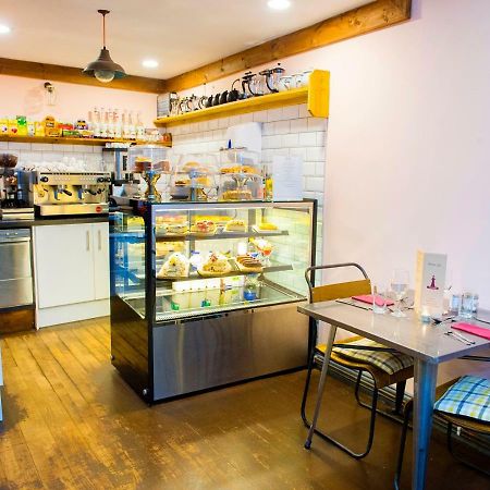 Nik The Greek Bed & Breakfast Burry Port Luaran gambar