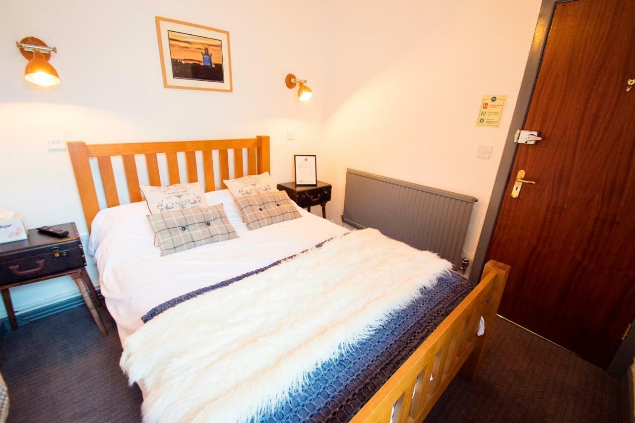 Nik The Greek Bed & Breakfast Burry Port Luaran gambar