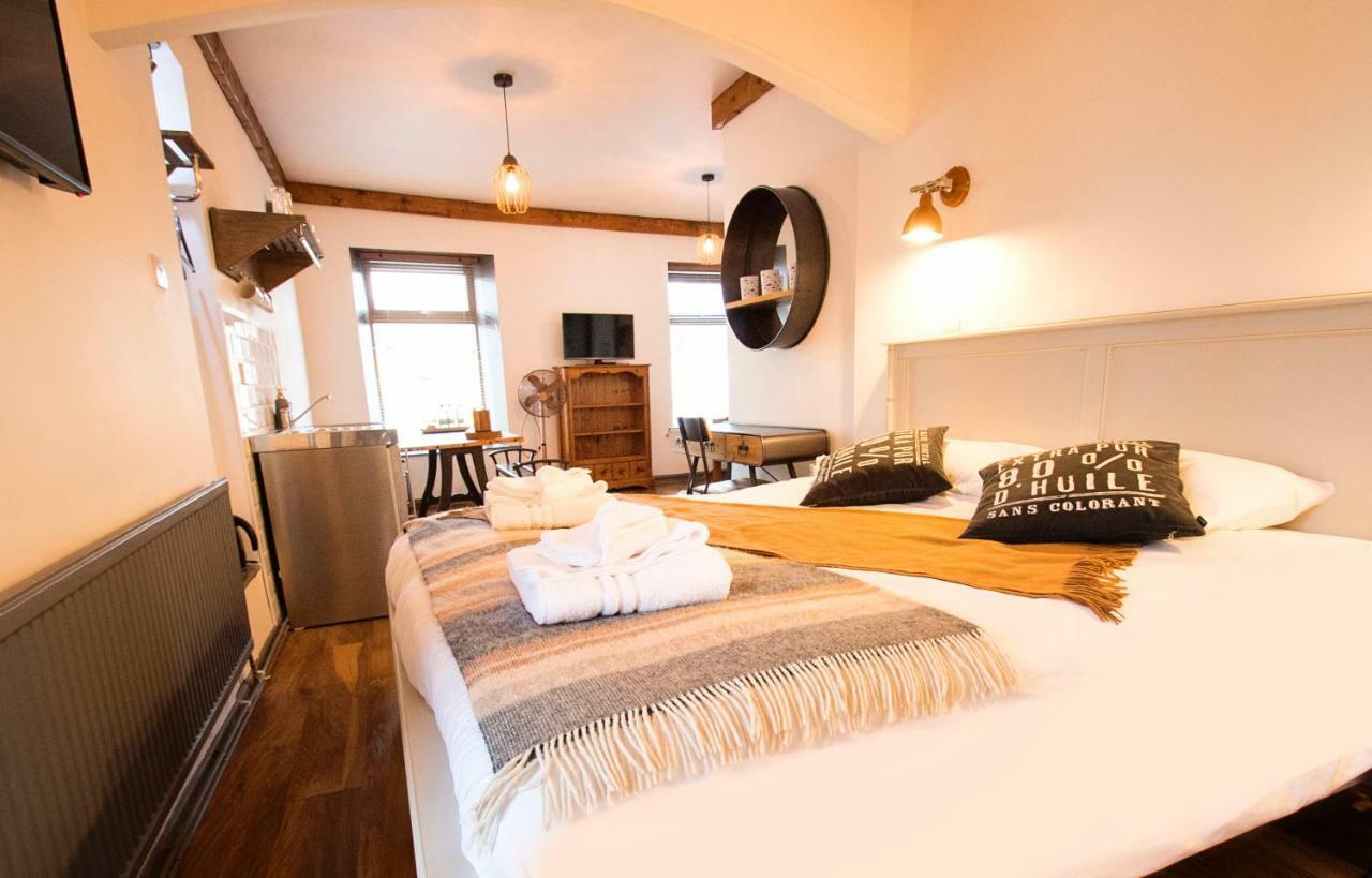 Nik The Greek Bed & Breakfast Burry Port Luaran gambar