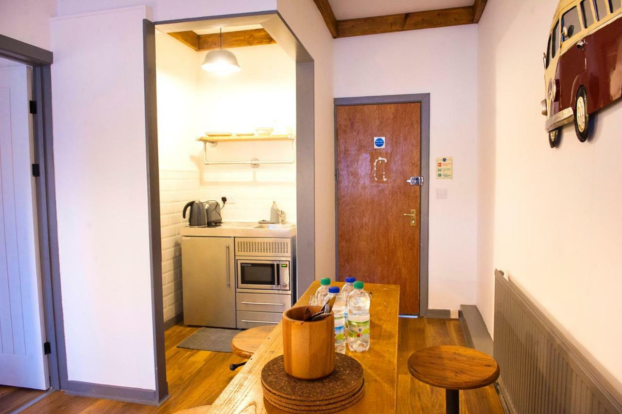 Nik The Greek Bed & Breakfast Burry Port Luaran gambar
