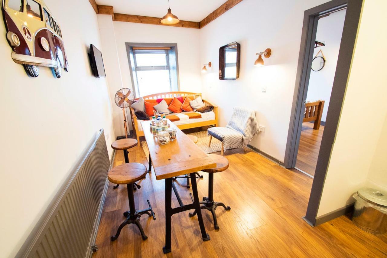 Nik The Greek Bed & Breakfast Burry Port Luaran gambar