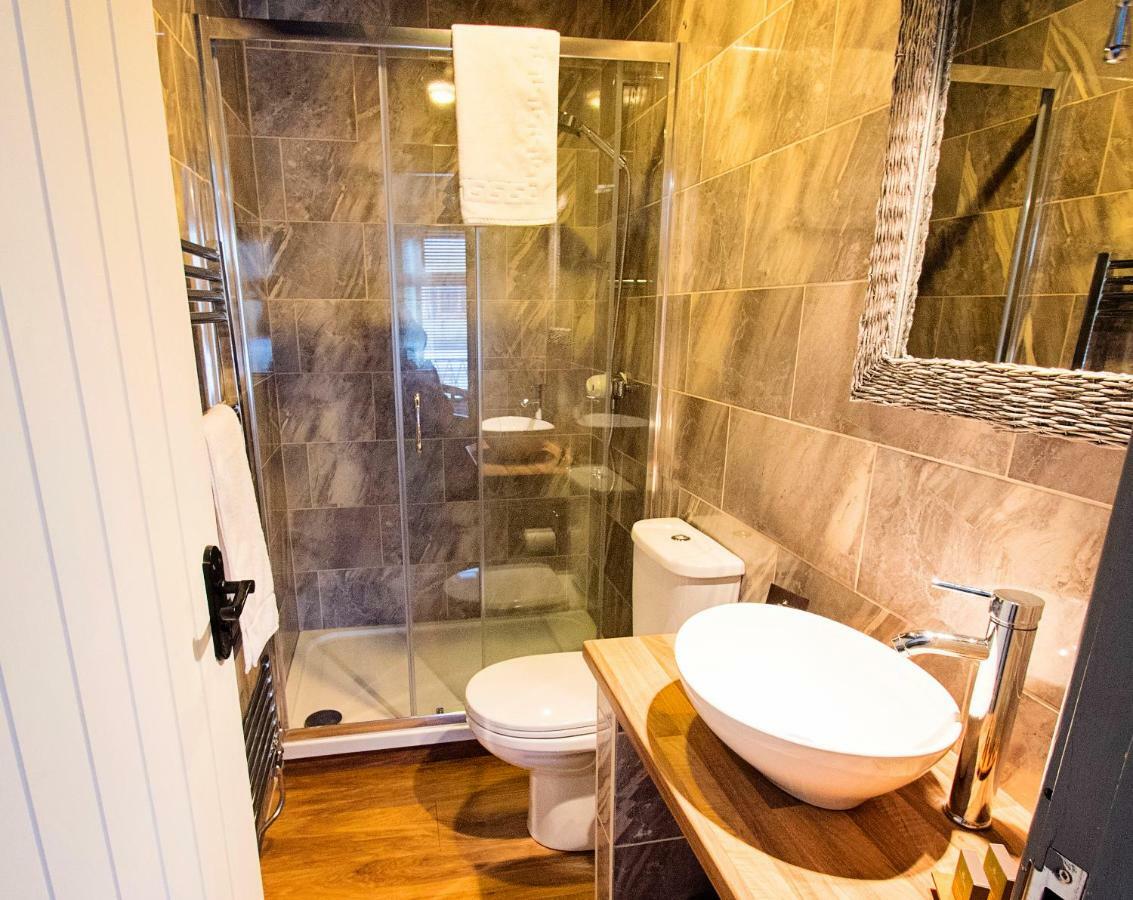 Nik The Greek Bed & Breakfast Burry Port Luaran gambar