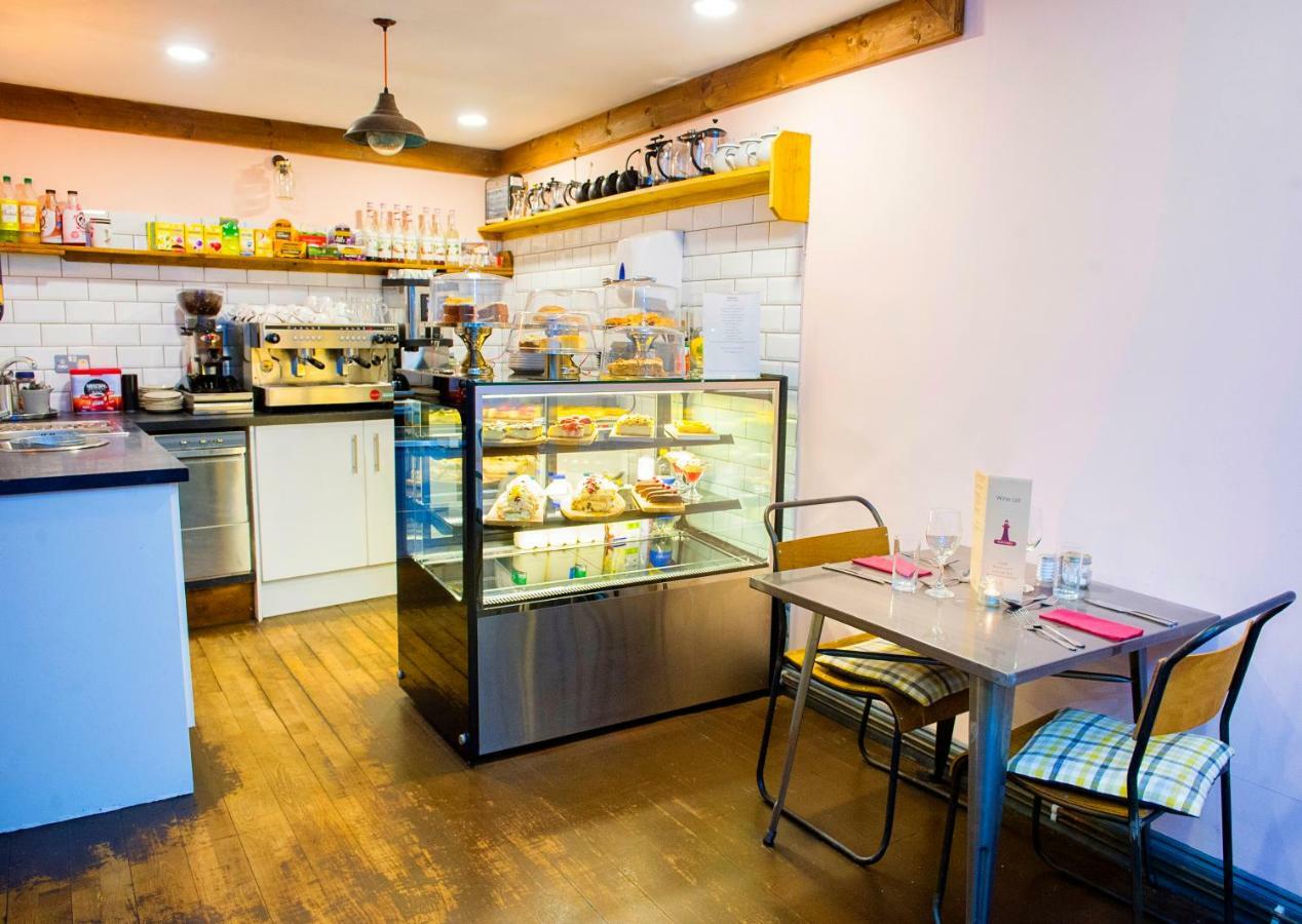 Nik The Greek Bed & Breakfast Burry Port Luaran gambar