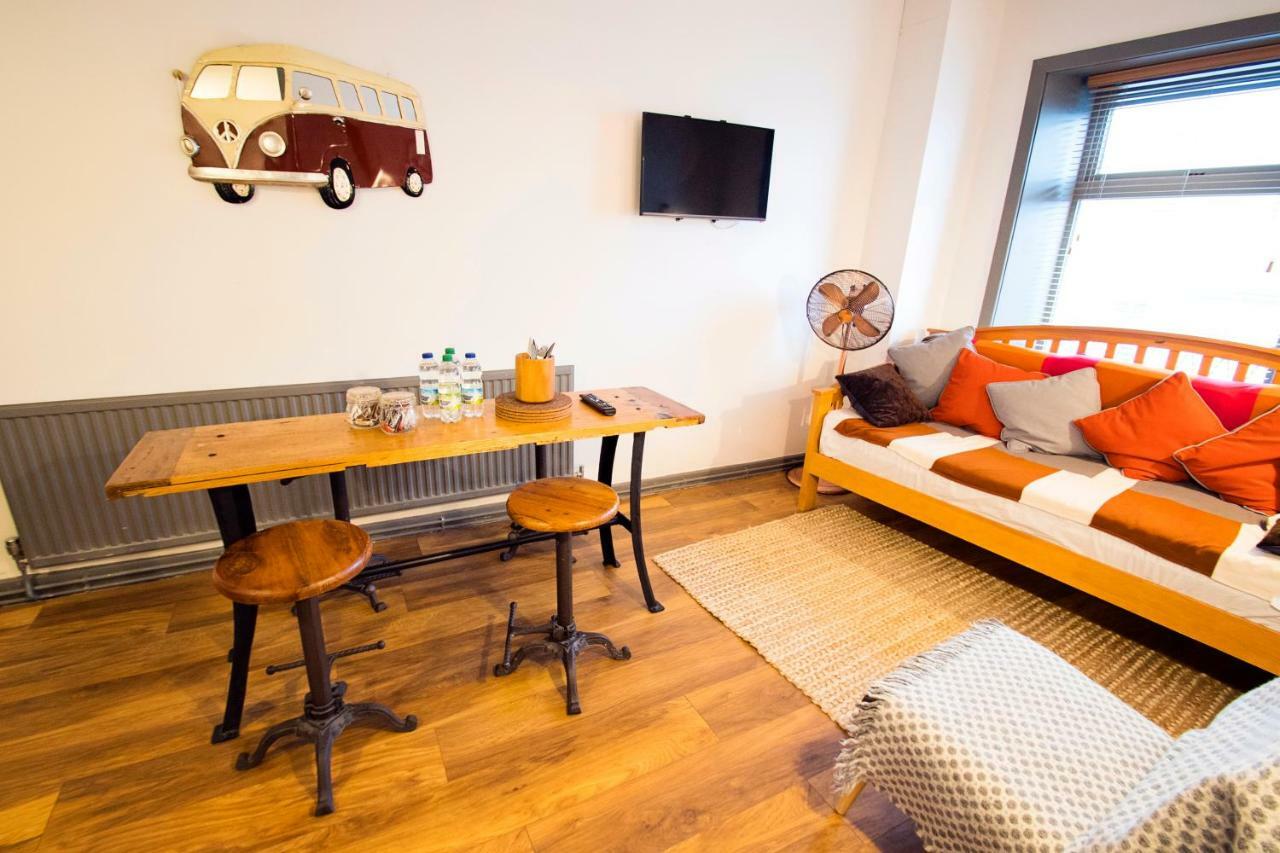 Nik The Greek Bed & Breakfast Burry Port Luaran gambar