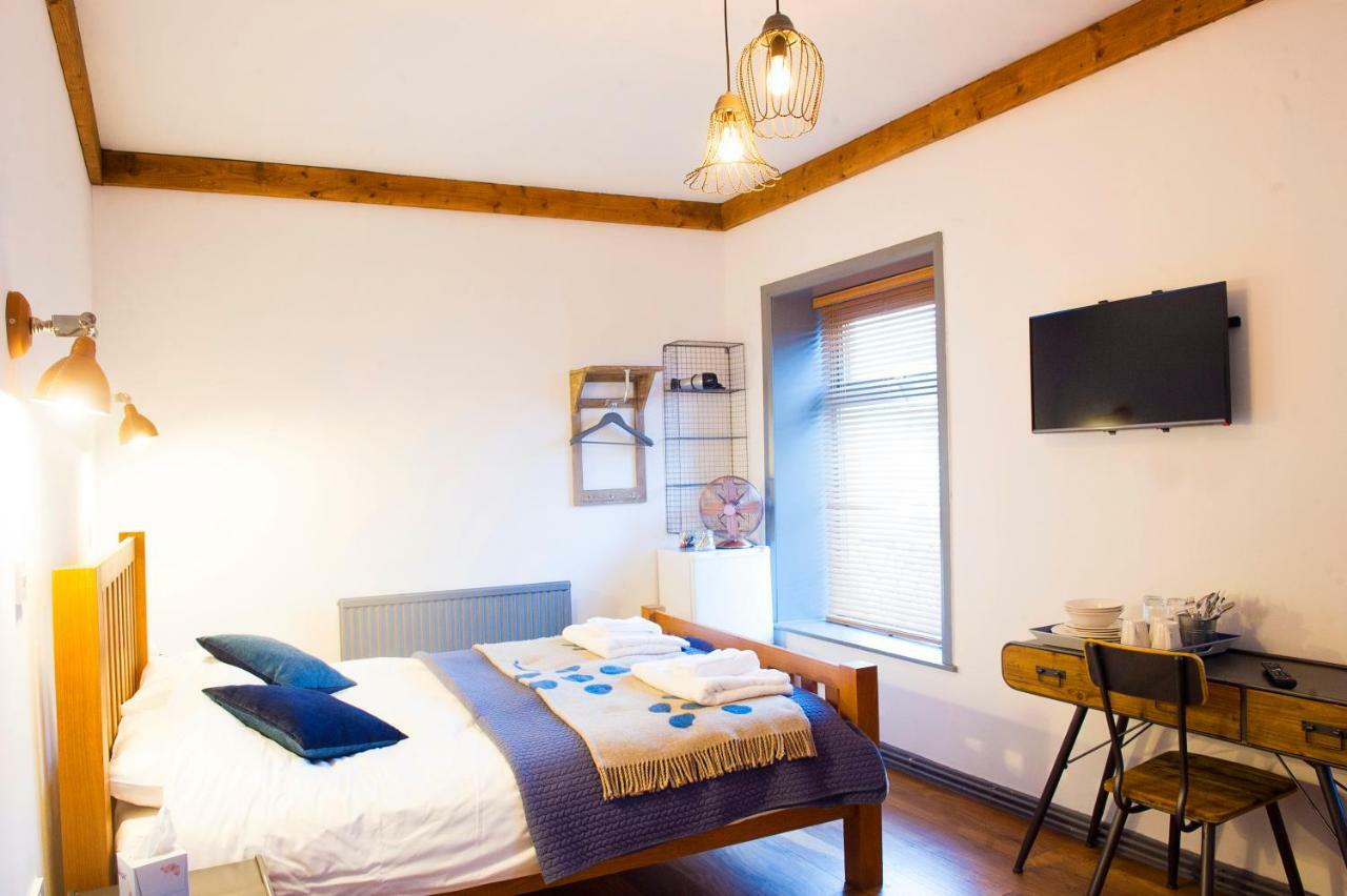 Nik The Greek Bed & Breakfast Burry Port Luaran gambar